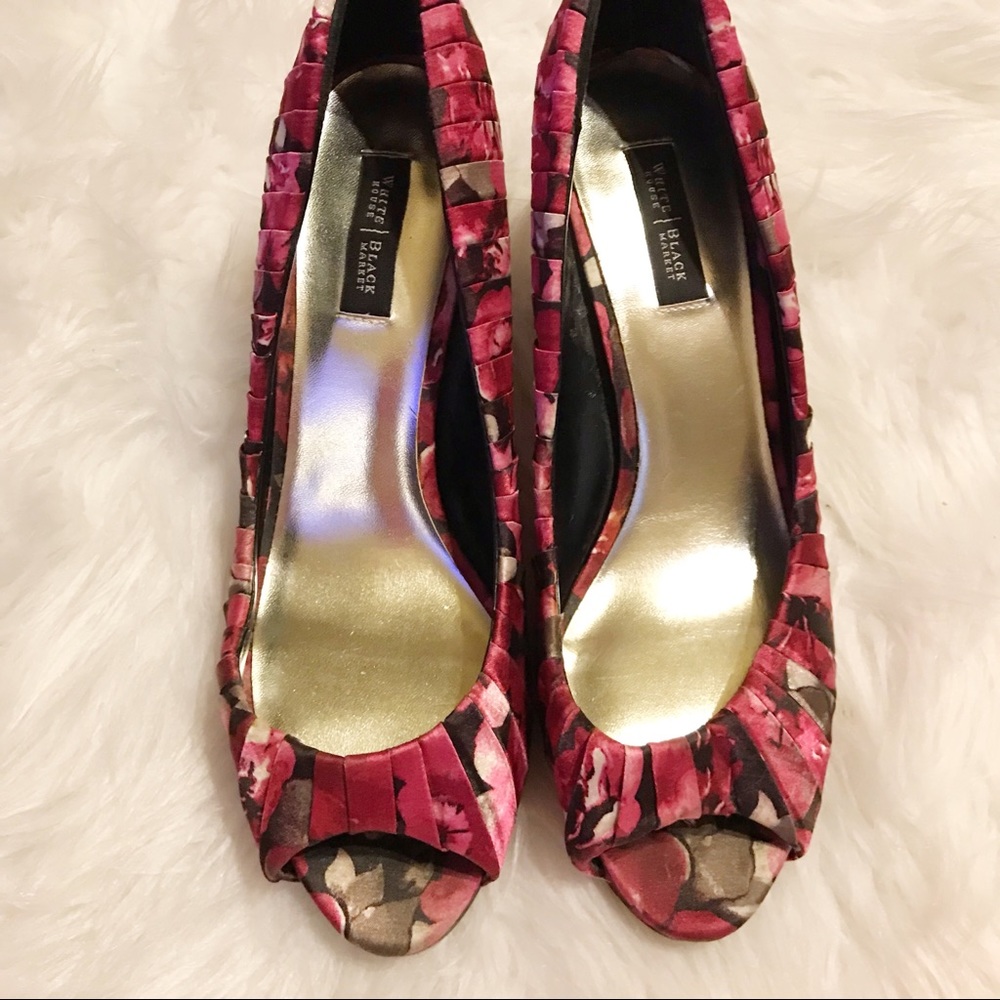 Price🔽White House Black Market peep toe pumps - Picture 2 of 5